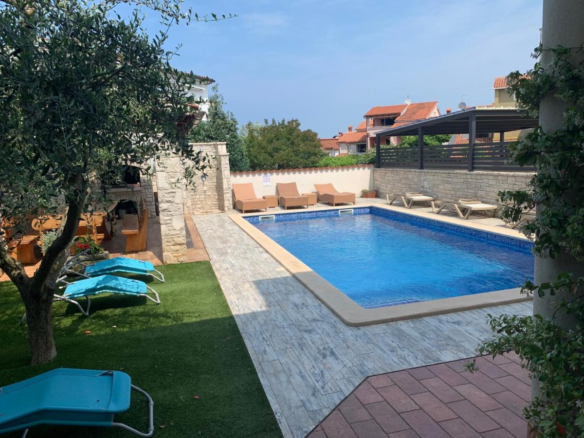Villa Ulika - 3 Apt For 4 Persons PUY Exterior foto