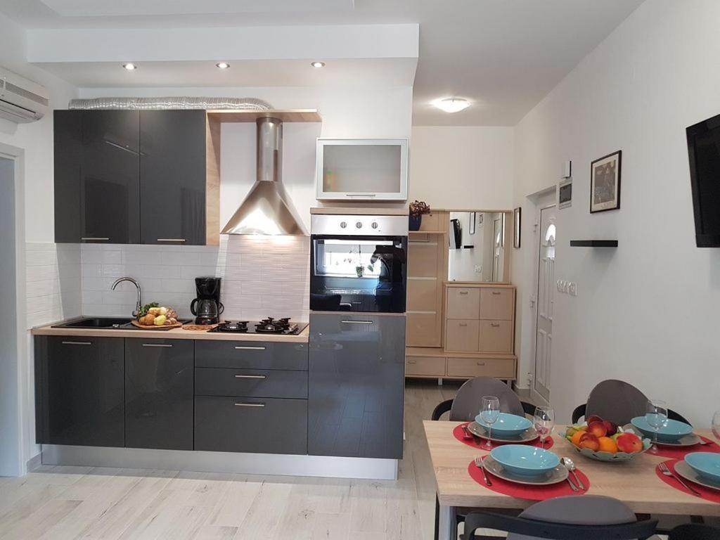 Villa Ulika - 3 Apt For 4 Persons PUY Exterior foto